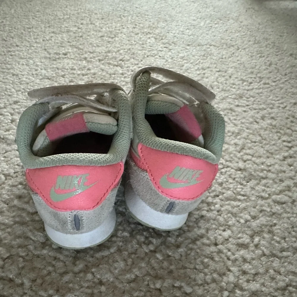 Nike Little Girls (Toddler)  Hook-and-Loop Sneakers